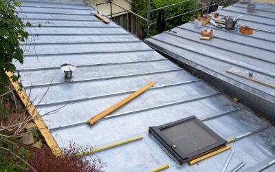 Un couvreur à Royan peut-il réparer des tuiles cassées ?