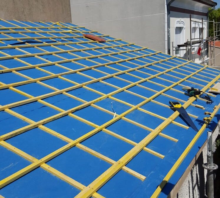 Un couvreur à Royan peut-il travailler sur tous les types de toits ?