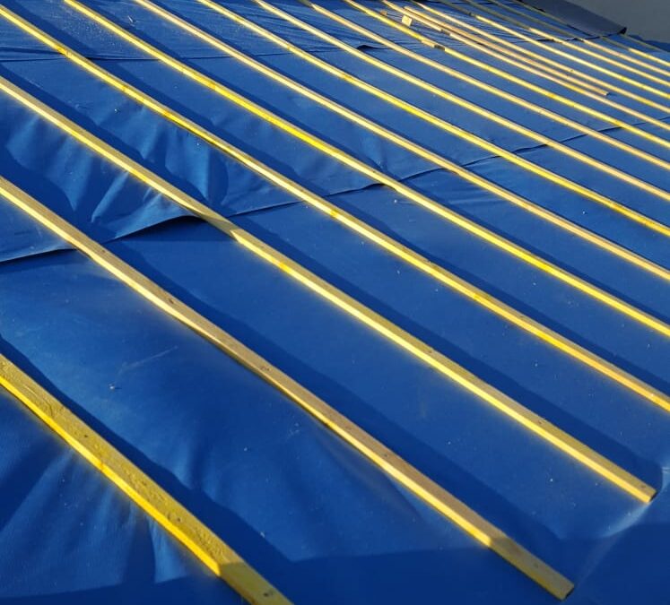 Est-ce qu’un couvreur à Royan fait le nettoyage de toiture ?