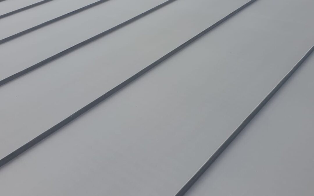 Comment un couvreur à Royan sécurise-t-il son chantier ?